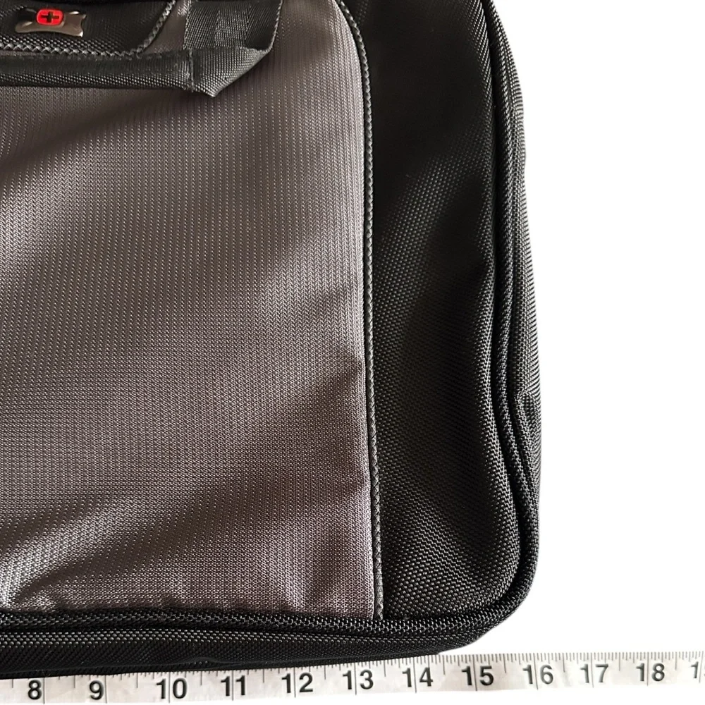 Swiss Gear Wenger The Pillar Messenger Shoulder Strap Laptop Bag